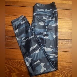 NWOT Nike blue camo dri-fit leggings sized medium